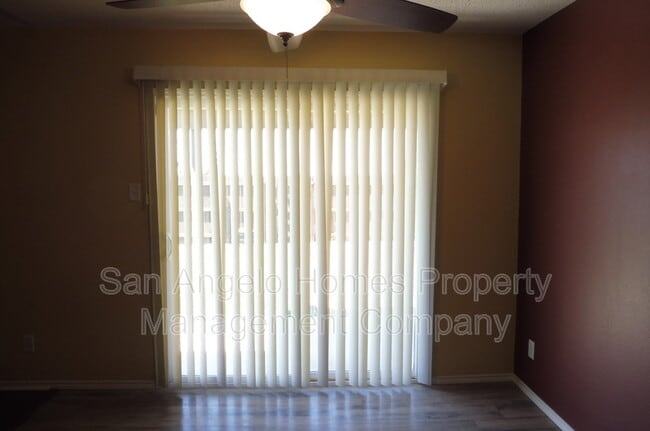 Building Photo - 1217 Elmo Ln