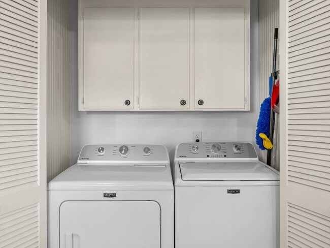 Building Photo - Immaculately Maintained, unfurnished 2 BR, 1 BA  Greer NO APPLICATION FEE if APPROVED