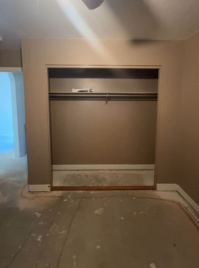 Building Photo - 585 S 225 W