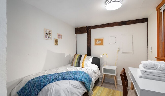 Building Photo - 173 Aloha St