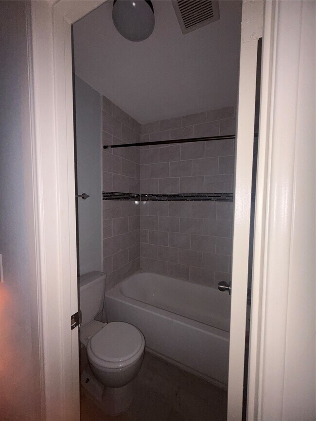 Building Photo - 4626 Bell St