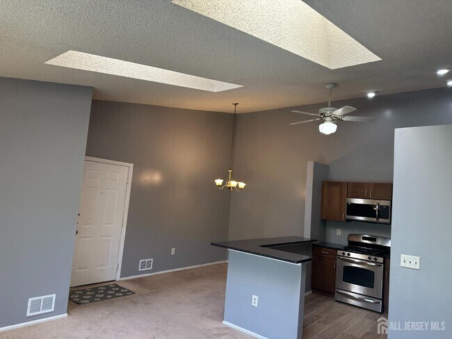 Building Photo - 304 Wimbeldon Ct