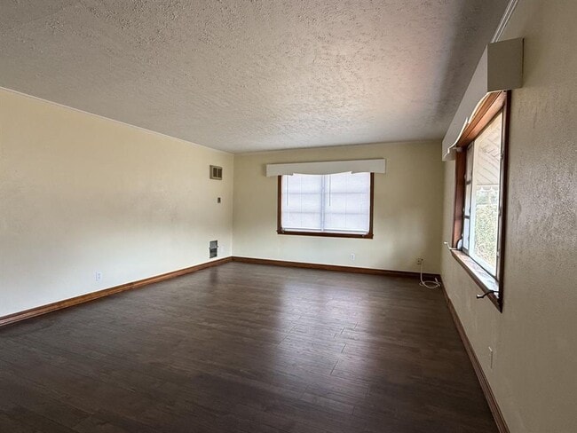 Building Photo - 13725 10th St