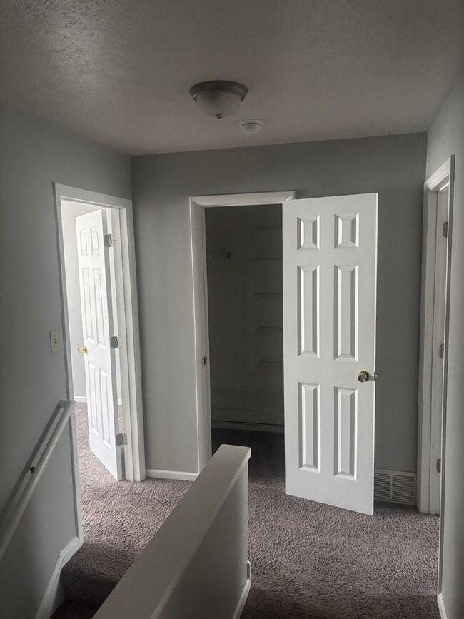 Building Photo - Charming 2-Bedroom Property in Prime Location