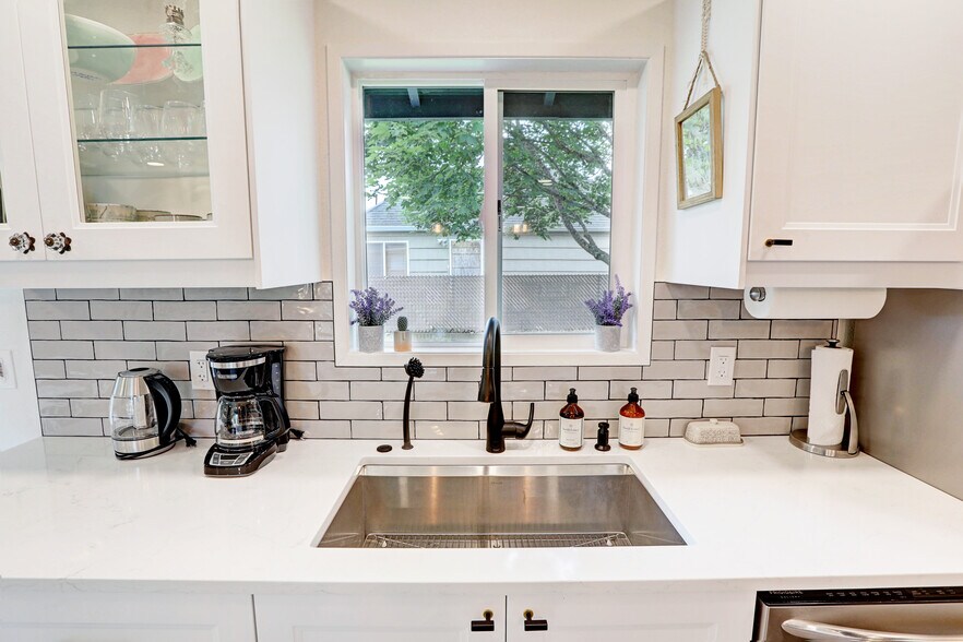 Building Photo - 2630 NE 111th Ave