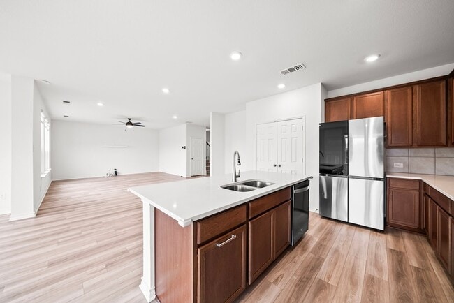 Building Photo - 424 Princewood Dr