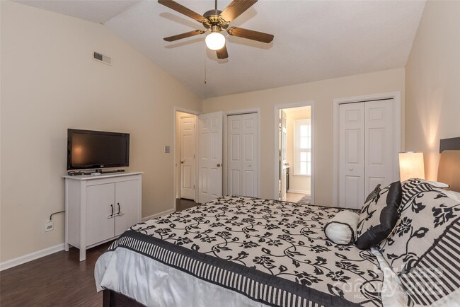 Building Photo - 9721 Manus Ct