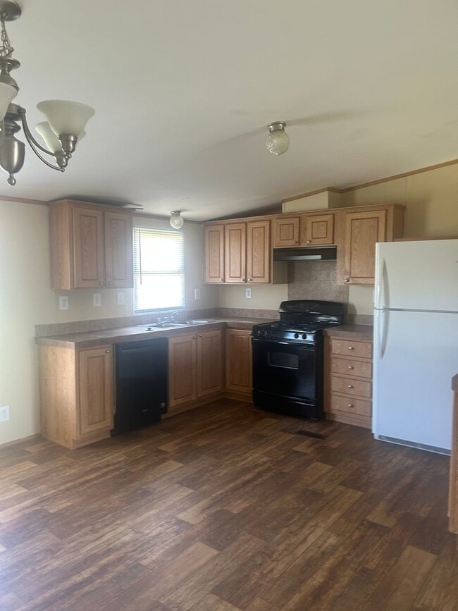 Building Photo - 3 bed 2 bath house