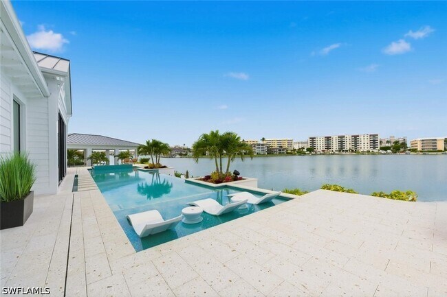 Building Photo - 200 Bahia Point