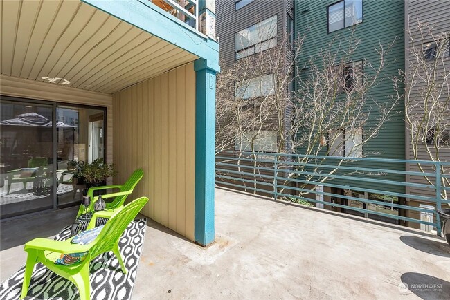 Building Photo - WS Condo Remodeled! 2BR/1.75BA w/ garage p...