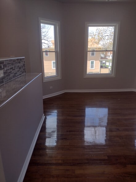 Building Photo - 48 W 21st St