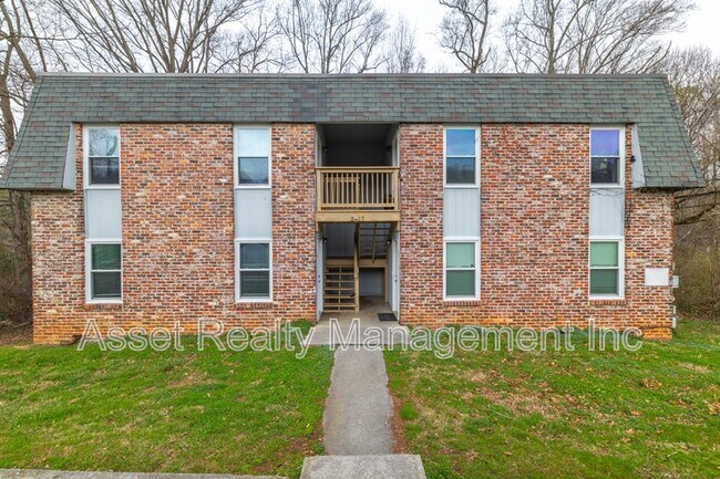 Building Photo - 2817 Colt Dr NE