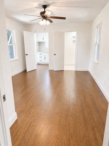 Building Photo - 2614 Tolosa Dr