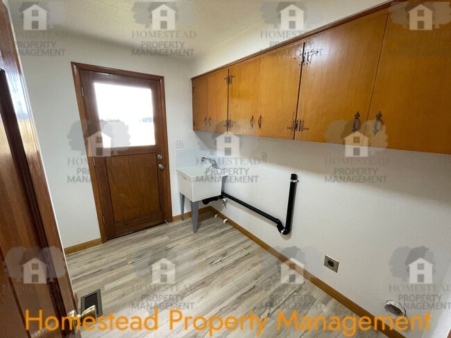 Building Photo - Welcome To The Quiet Farm life!