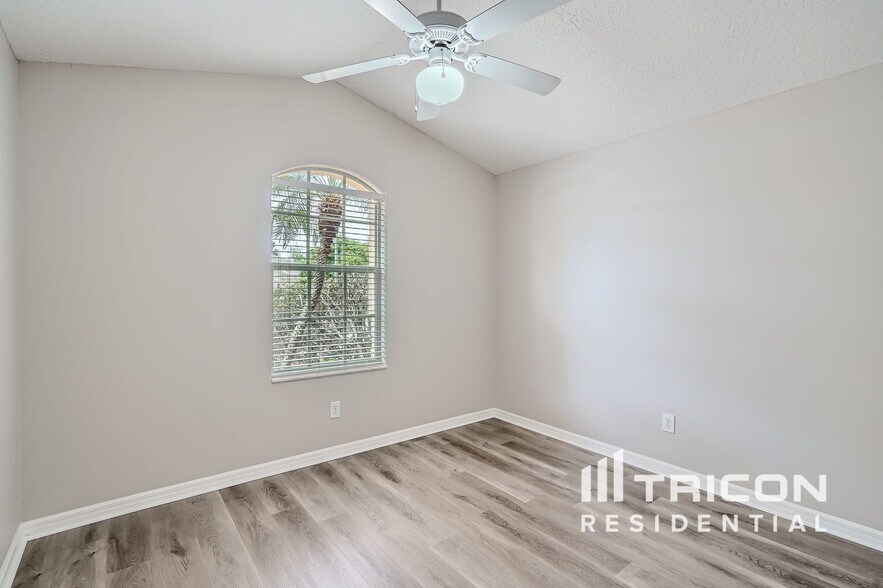 Building Photo - 2964 Hickory Grove Dr