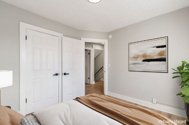 Building Photo - 2 Bedroom - Beautifully renovated, modern townhome close to downtown Columbus!