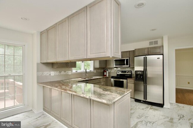 Building Photo - 8614 Oak Chase Cir