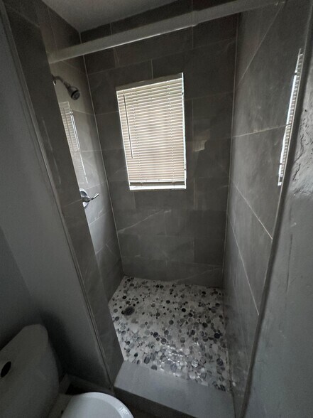 Building Photo - 2534 Moncrief Rd