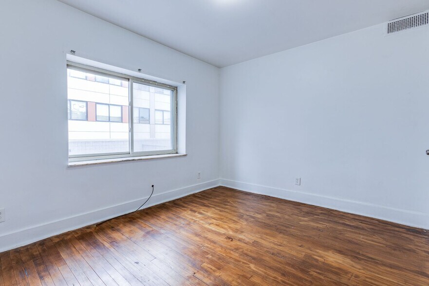 Building Photo - 757 E Warrington Ave