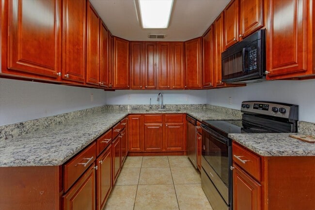 Building Photo - 3/1 Home With A Detached 1/1 Bd In-Law Suite And Detached Airconditioned Metal Storage