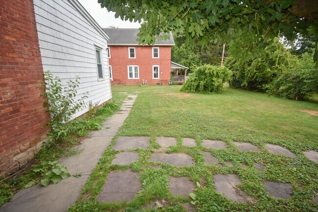 Building Photo - RTSA301