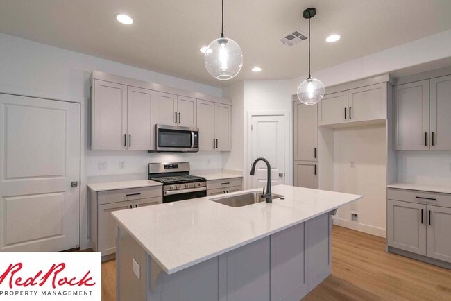 Building Photo - 6 Month Lease! 3 Bedroom Townhome in Washington Fields with Community Pool