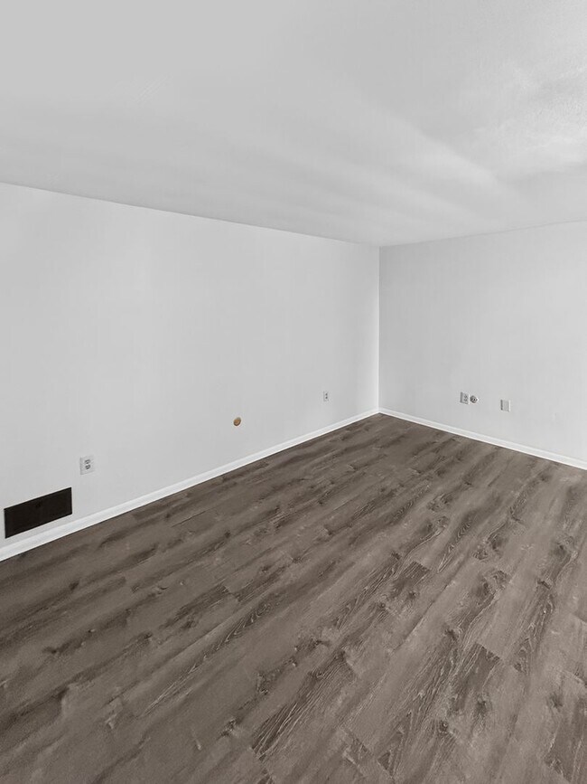 Building Photo - 1530 Barr Ave