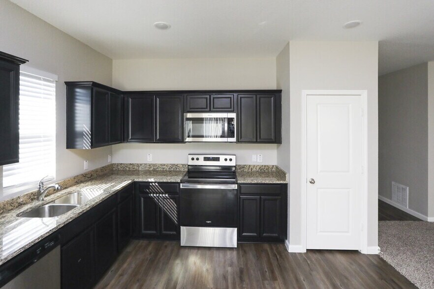 Building Photo - 7015 London Fog Dr