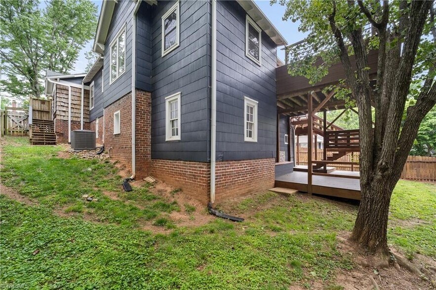 Building Photo - 2083 Elizabeth Ave