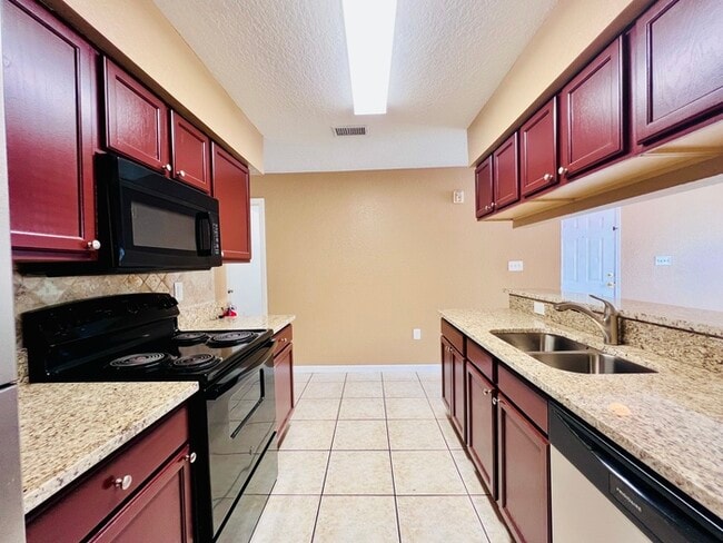 Building Photo - Completely Renovated 3 Bed 2 Bath Condo