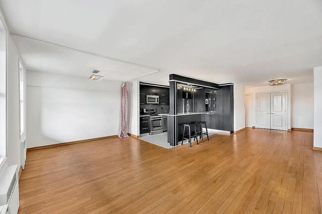 Building Photo - 1625 Emmons Ave