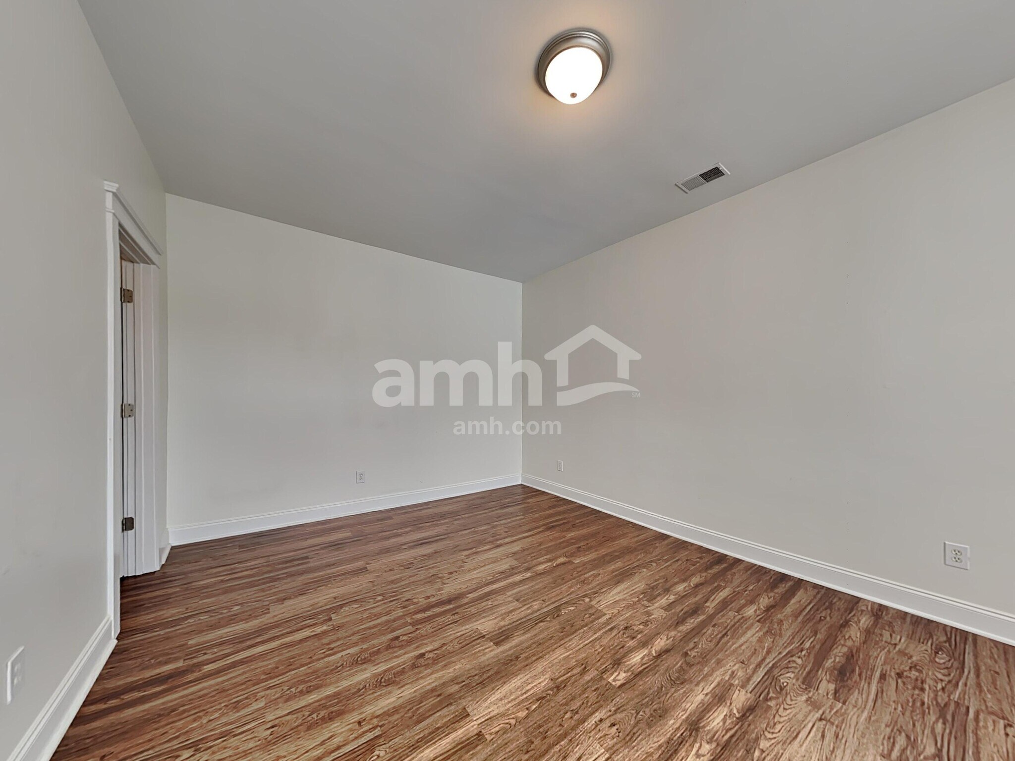 Building Photo - 206 Hydrangea St