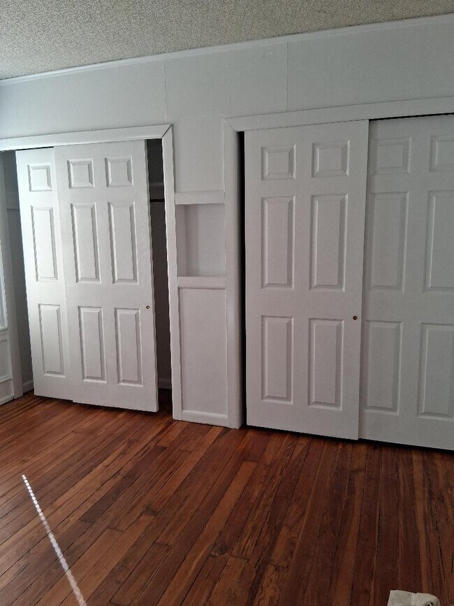 Building Photo - 17 W Madison Ave