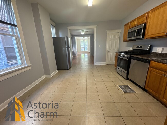 Building Photo - Comfortable 3-Bedroom with Hardwood Floors...