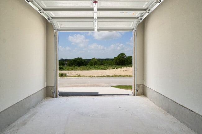 Building Photo - Hunters Ranch Beauty! 3 Bedroom 2 1/2 Bath Townhome