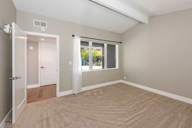 Building Photo - Remodeled Alta Mesa home with Mountain and City Views!