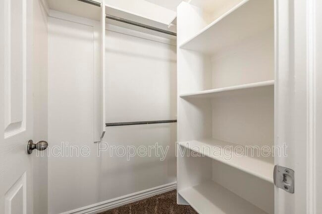 Building Photo - 4016 S Sunrise Dr