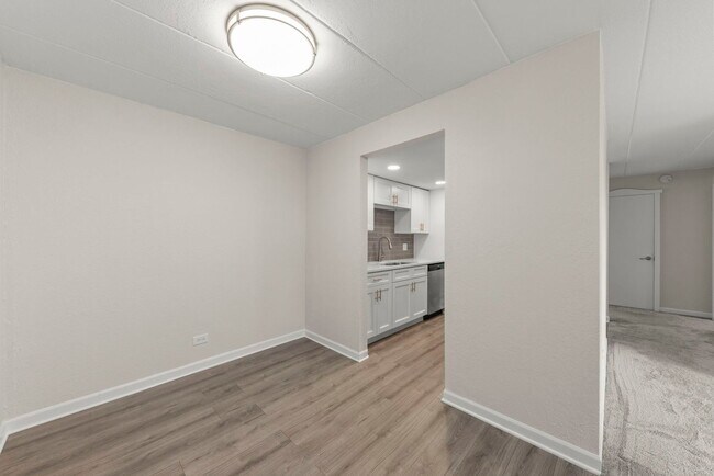 Building Photo - 1 Renaissance Pl