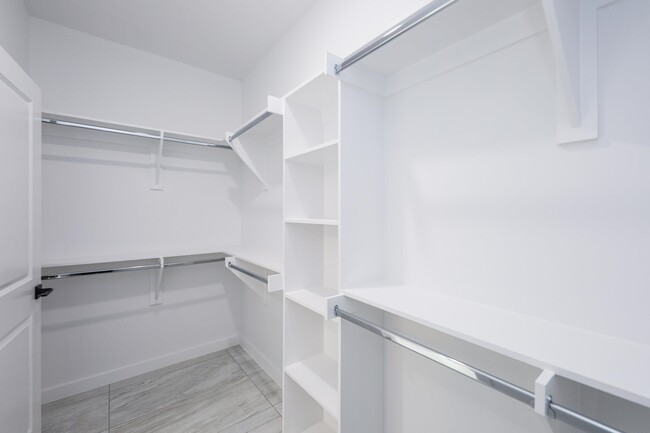 Building Photo - 604 Silvana Dr