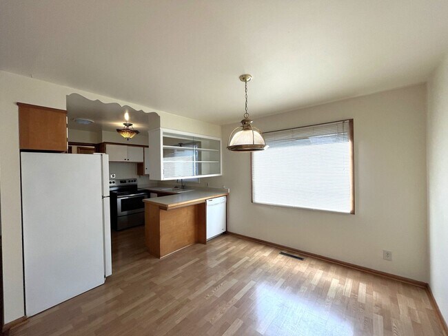 Building Photo - Classic Home in Columbia Neighborhood - Walnut