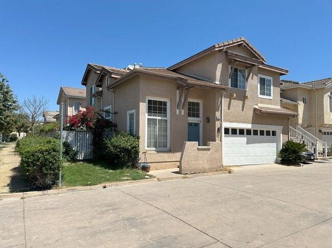 Primary Photo - 237 Spurwood Ln