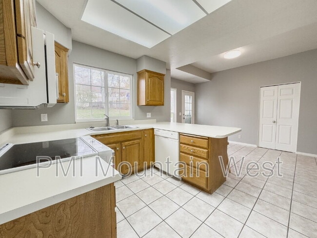 Building Photo - 1123 S 1500 E