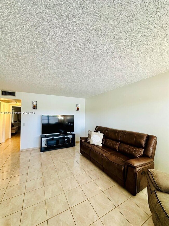 Building Photo - 551 SW 135th Ave
