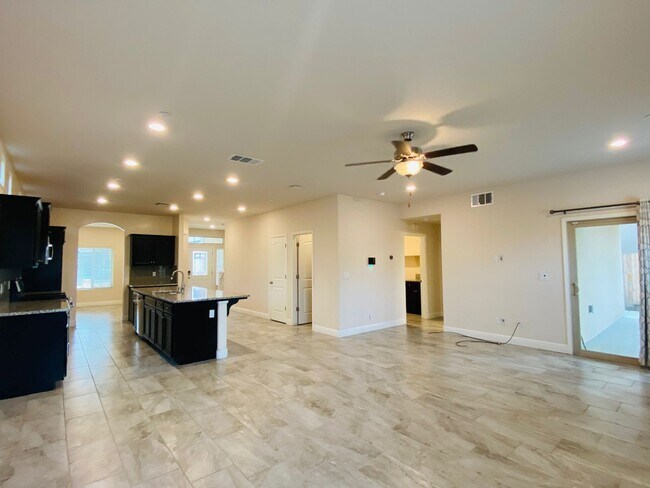 Building Photo - $3,195 Leonard & Shaw, 5 Beds - Alamos Ave...