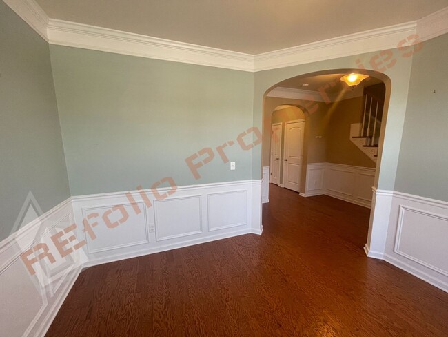 Building Photo - Great Location! Elegant 3 Story 4 Bedroom ...