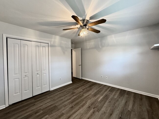 Building Photo - A Ranch Home In Great Neck!  Ready NOW!  P...