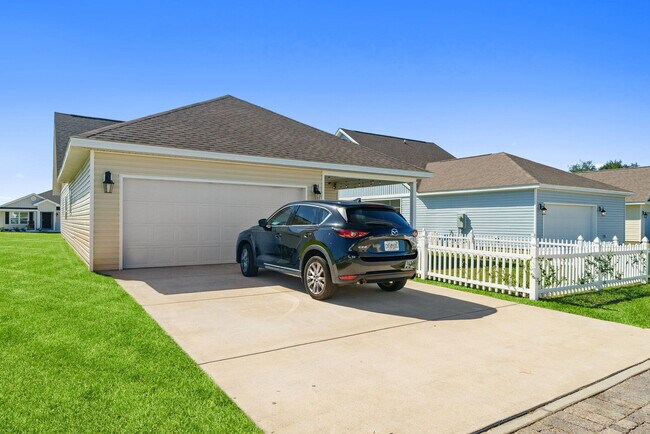 Building Photo - 39 Bluebeech St