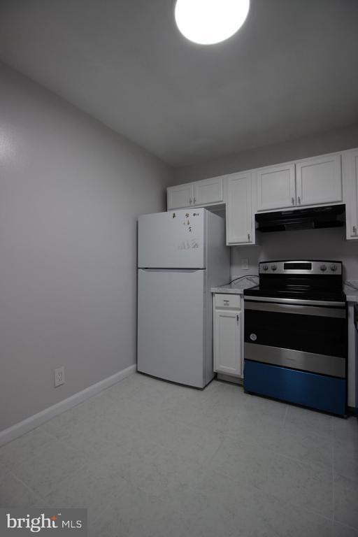 Building Photo - 2432 Glengyle Dr