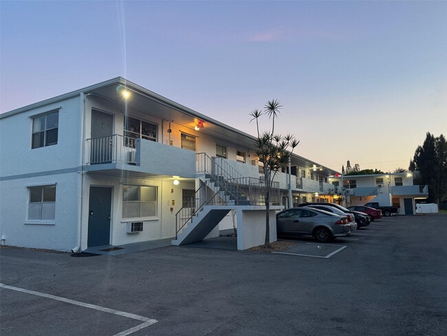 Building Photo - 3211 SW 44th St