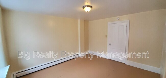 Building Photo - 128 New St